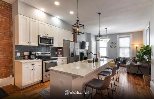 Main Street 2BR, Walk to Bars, Stadiums, Downtown - Foto 1