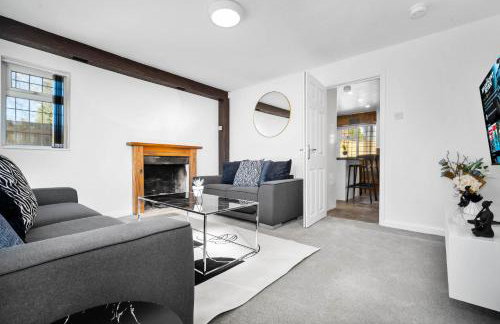 Charming Harvington Cottage - Hot Tub, Pet Friendly, Sleeps 11 - Foto 8