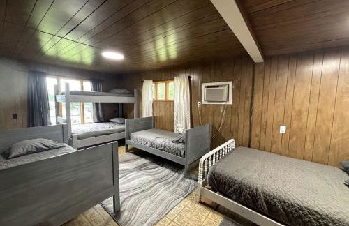 Embrace Nature in this Breathtaking Cottage in Portage Lake, Maine - Foto 25