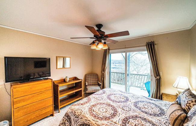 Osage Beach Getaway Lake Views Pet Friendly! - Photo 9