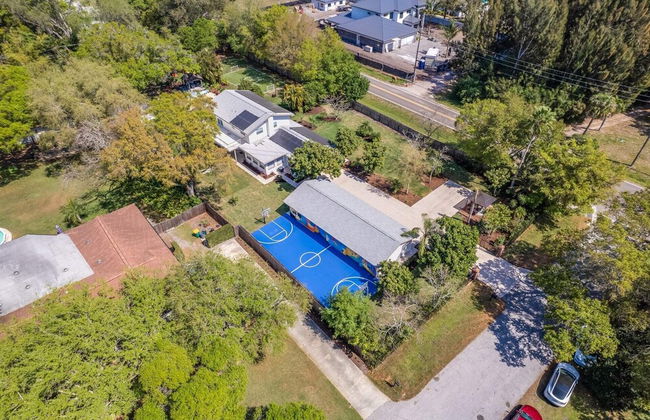 Luxe Largo Retreat: Pool, Games, Basketball & More - Foto 65