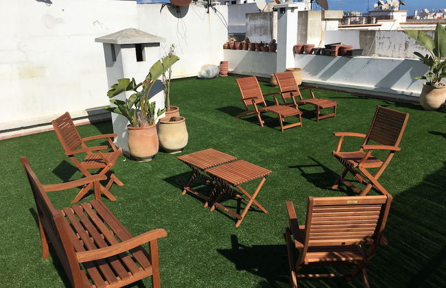 Luxurious Apartment with Private Garden - Photo 13