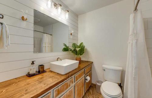 Pet-Friendly Mooresville Escape with Fenced Yard and Lake Access - Foto 29