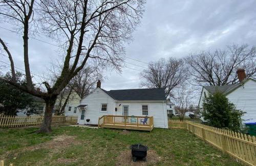 RVA Cottage Cozy & Spacious Near Downtown - Foto 26