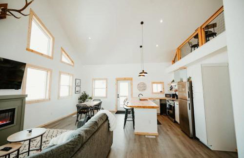 New Cabin Pet Friendly With A Game Room And King Beds - Foto 33