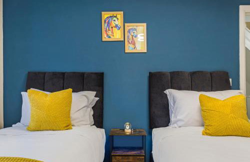 Casa Lana - Spacious and Stylish 4-Bed Home Near Gatwick with Free Parking - Foto 11