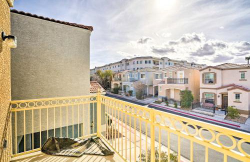 Stylish House with Patio, 8 Mi to Vegas Strip! - Photo 3