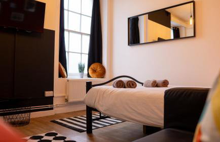 NEWLY Refurbed - Large Studio Apt With Private Parking - Foto 16