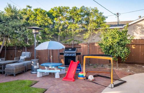 Luxury Retreat with Private Yard close to Beaches and FIFA Sleeps 10 - Foto 35