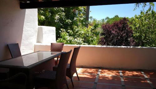 Bonito piso con jardines y piscina - Photo 3