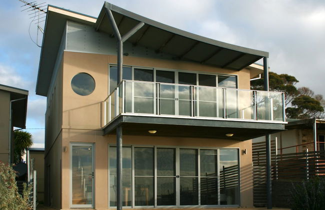 Penneshaw Oceanview Apartments - Photo 1