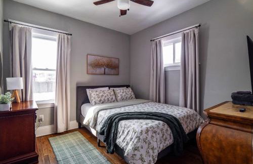 Modern & Cozy 2BR Retreat Near West Blvd - Foto 2