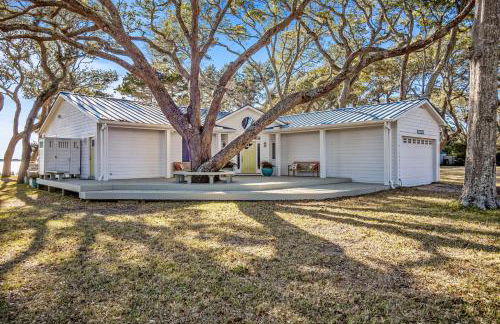 Three dog-friendly, waterfront cottages with full kitchens & private beach - Foto 5