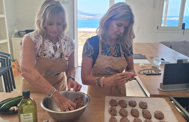 Experiencia en clase de cocina Mykonos para viajeros de cruceros - Foto 4