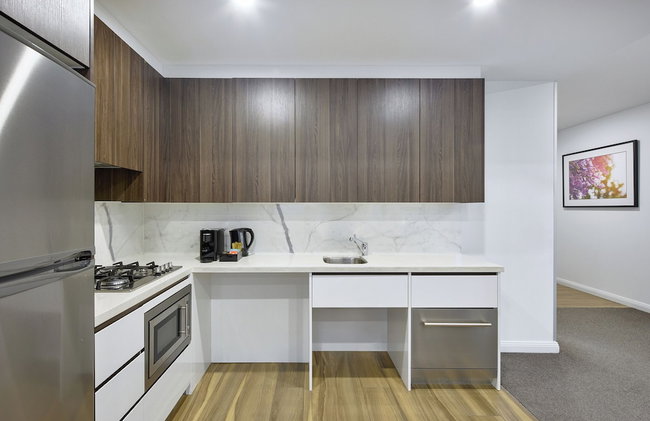 Meriton Suites North Sydney - Photo 23