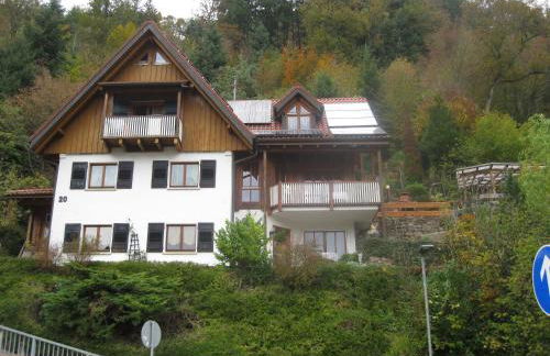 Urlaub mit Blick auf Schiltachs Fachwerkhäuser - Foto 2