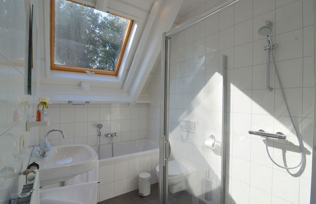 Spacious Holiday Home in Rekken With Hot Tub - Foto 17