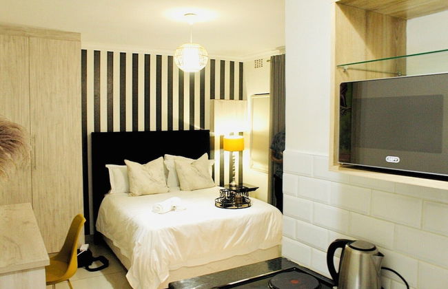 Exquisite 1-bed Apartment in Sandton - Photo 2