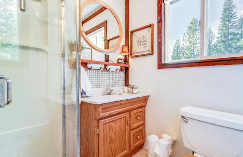 Serene Lakes Cabin with Deck Dog Friendly! - Foto 13