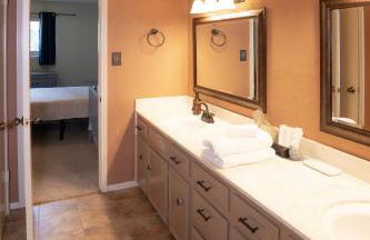 Spacious and quiet 4 bed 3 and a half bath home away from home in Katy Texas - Foto 33