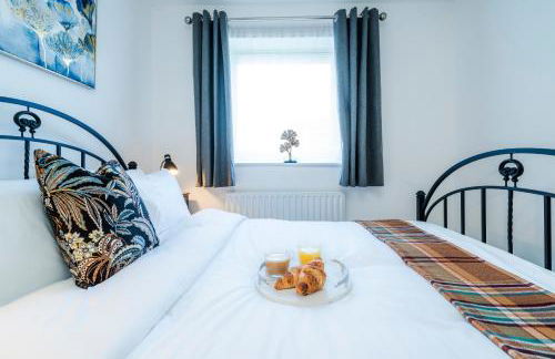 2BR Modern Flat With Free Parking - Foto 27