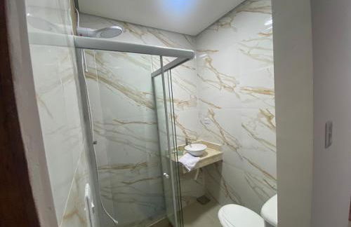 Linda casa em Guaiúba, Guarujá, 2 suites e piscina - Foto 13