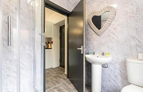 Town Centre 6 Bed Home Work Rest Warrington - Foto 40