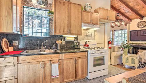 1 Mi to Lake Gregory Boho Crestline Cabin - Foto 5