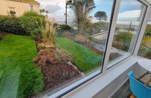 Spacious home with panoramic sea view, free parking EV & large garden - Photo 49