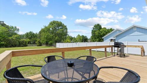 Spacious Home Near Beach, Large Yard, Game Room and Dog Friendly - Foto 2