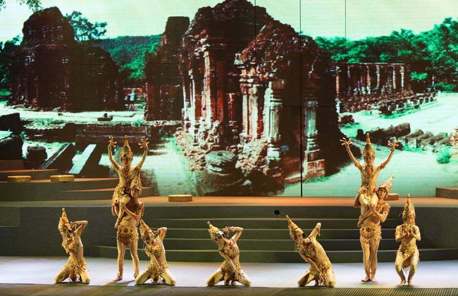 Entrada a Charming Danang Show - Foto 6