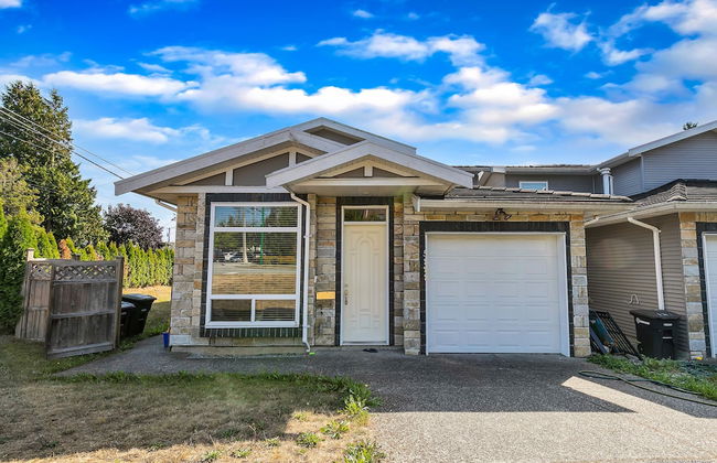 Bright 2 BR Private Suite by Elevate Rooms - Photo 1