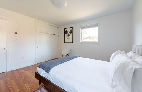 Modern Lakefront Retreat w King Bed - Foto 59