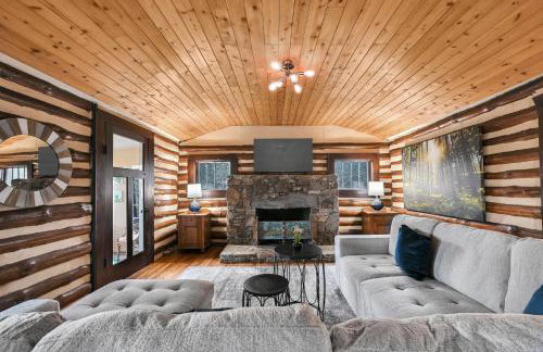 Unique Cabin With Hot Tub Close to Town - Foto 10