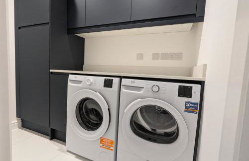 Large 4 Bed Hse, Sleeps 7, 3 BTH, Drive PRKG-4 Cars, M4-A329, Shinfield Studios, 10mins, Reading, Ascot & Legoland 20mins, Film Crew, Contractor & Family Friendly - Foto 19