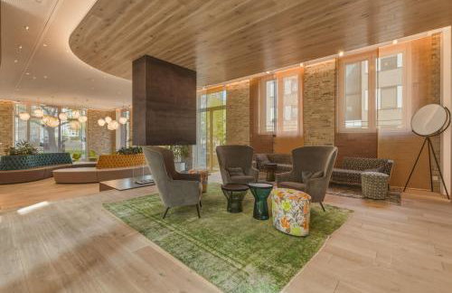 Business suite with skyline view with parking space - Foto 26