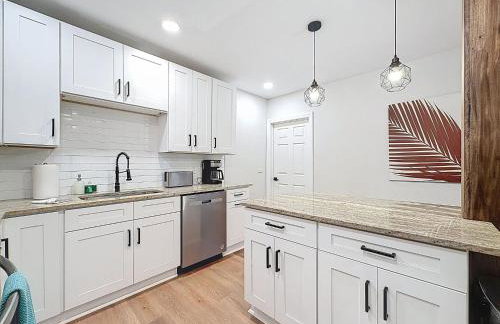 Newly Renovated | Minutes to Riverwalk & Beaches | Tampa Heights - Foto 21