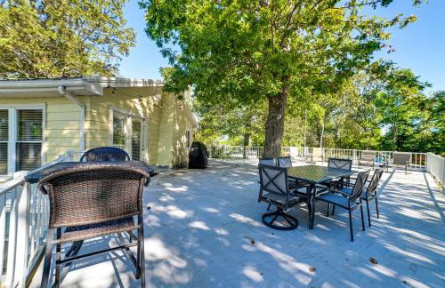 Spacious Kentucky Lake Escape with Dock and Views - Foto 30