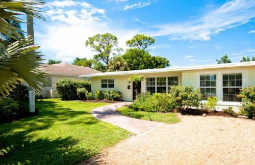 Great shape after Milton -Gorgeous Pool! - os - Photo 2