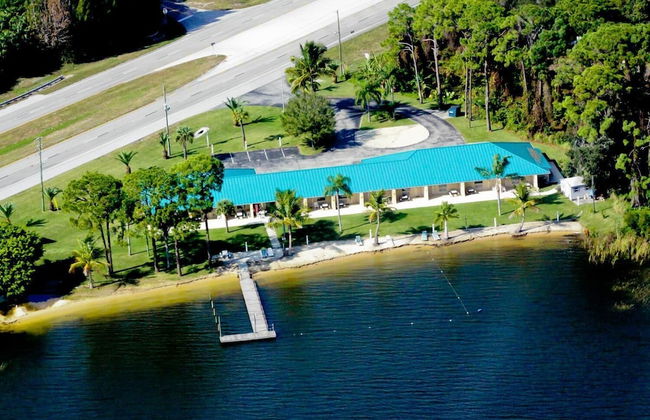 Lake Grassy Inn & Suites - Foto 18