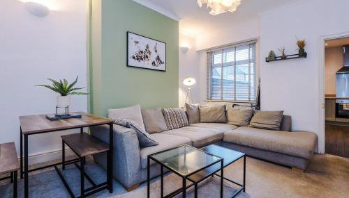 4 Bedroom House in Walkden with Free Parking, by Short Term Digs Short Lets & Serviced Accommodation - Foto 2, Other