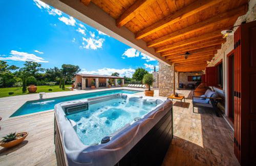 Villa Antea for 10 people near Barban with heated pool 75 m2 - wellness & large garden - full service - Photo 3