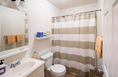 Serenity House near Gaslamp, San Diego Zoo & Petco - Foto 19