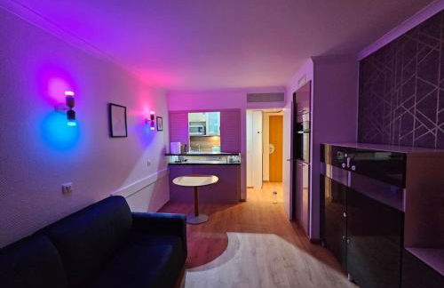 Paris La Defense - Modern Apartment with Jacuzzi - Foto 14