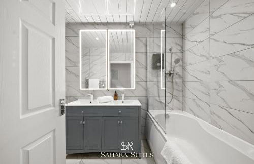 Spacious 6BR - City Hub & Parking - Sleeps 13 - Photo 29