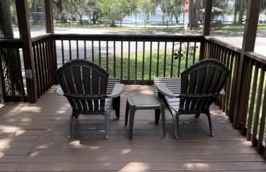 Wonderful Cottage Overlooking the Lake with Porch in Florida - Foto 12