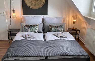 Apartment 1 - Modernes Dachgeschoss-Studio in Duisburg Meiderich, 4,7 km Hbf, U-Bahn 250m, Flughafen Düsseldorf 28 km, Landschaftspark 2,9 km - Foto 1