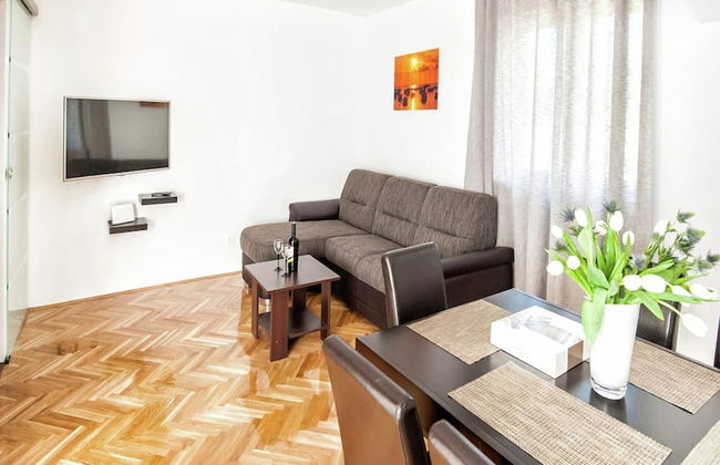 Luxury Apartment With Private Balcony in Quiet Area - Foto 13