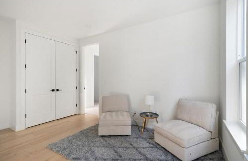 Elegant 3-Story House with Private Backyard in WA - Photo 32