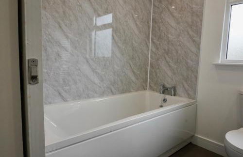 Castle View Chalet by Clonlum Cottages - Foto 20